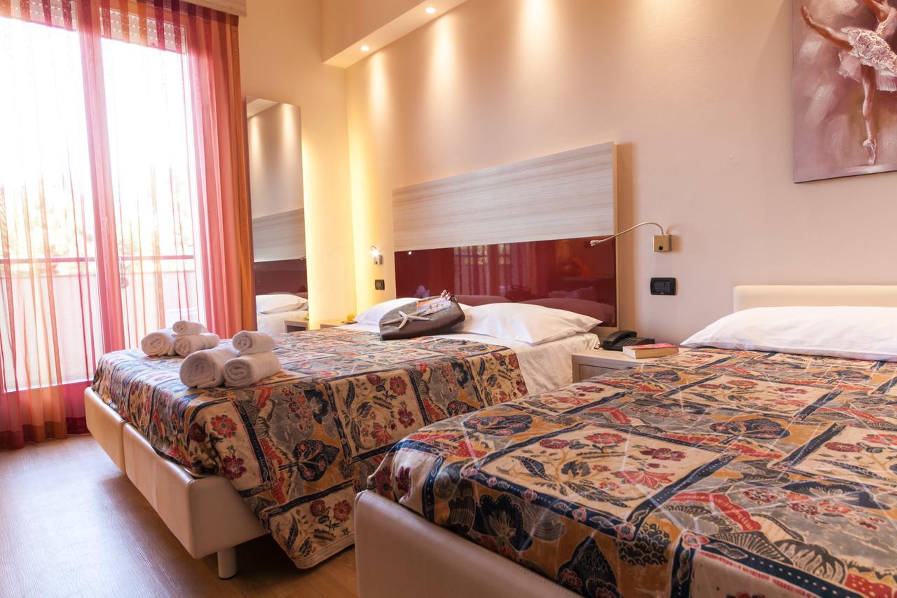 Hotel Krone Lido di Classe Esterno foto