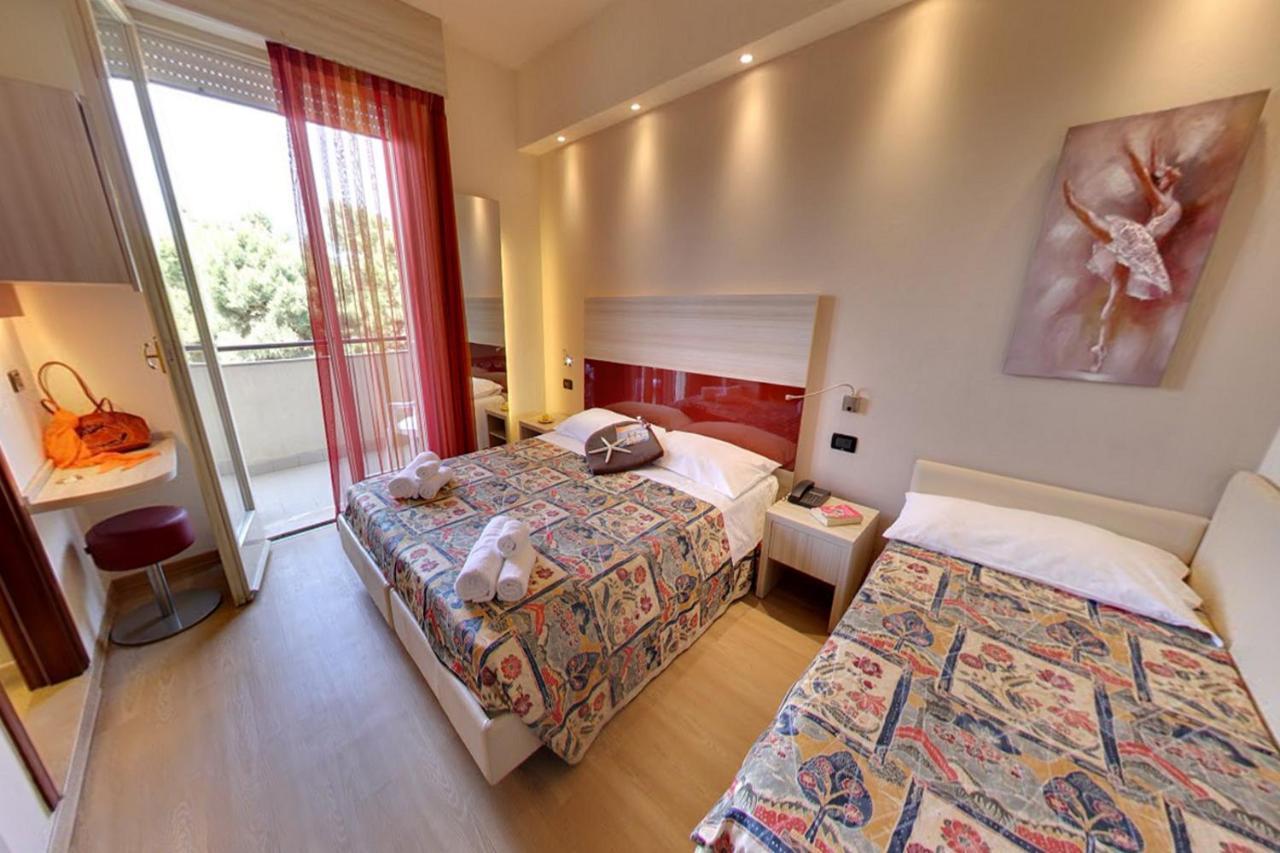 Hotel Krone Lido di Classe Esterno foto